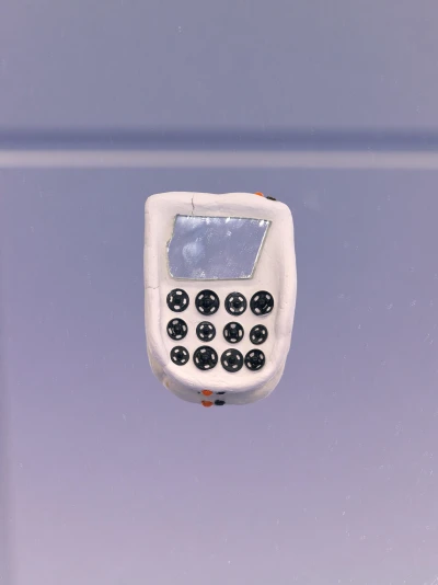 Isabella Fürnkäs, 
Remote Control, 2023, 
Keramiplast, Glas, Tofu, Linsen, Steine, 
Murmeln, Pillen, Spiegel, Muscheln, Marshmallows