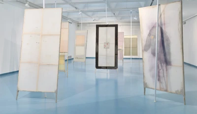 Installationsansicht Henrik Potter, 
Gespinst aus Raum und Zeit, 2023