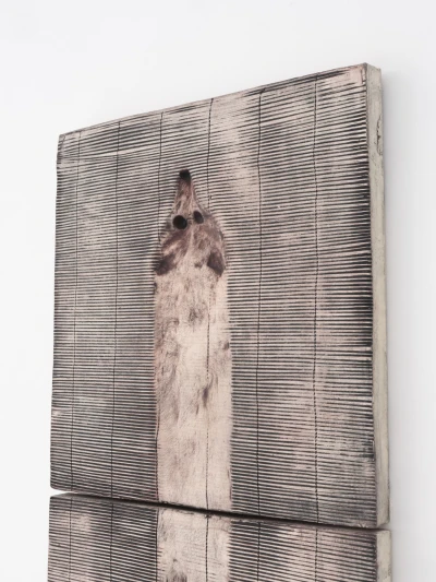Alexandra Leykauf,  Fuchs, 2020
Keramik und Manganoxid ,
167×40,5 cm,
Foto: Heinrich Holtgreve